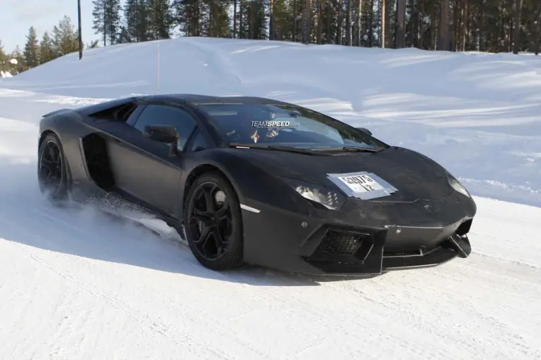 Lamborghini Aventador LP700-4 Roadster - Foto spia 28-02-2012 - 17