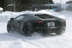 Lamborghini Aventador LP700-4 Roadster - Foto spia 28-02-2012 - 20