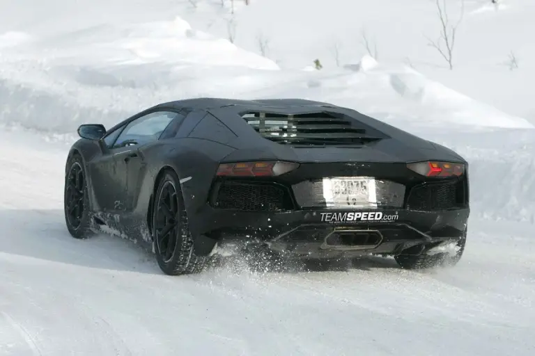 Lamborghini Aventador LP700-4 Roadster - Foto spia 28-02-2012 - 21