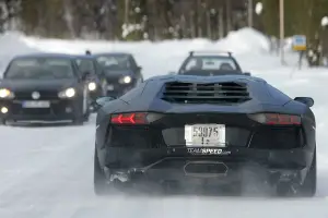Lamborghini Aventador LP700-4 Roadster - Foto spia 28-02-2012 - 22