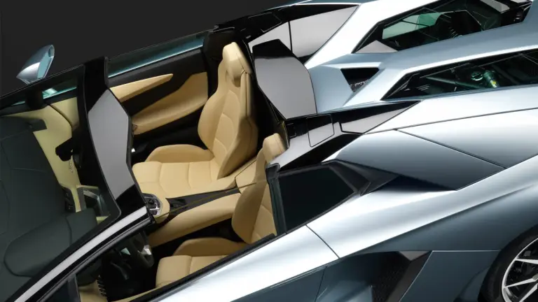 Lamborghini Aventador LP700-4 Roadster ufficiale - 12