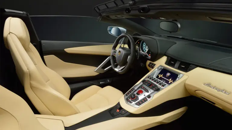 Lamborghini Aventador LP700-4 Roadster ufficiale - 13