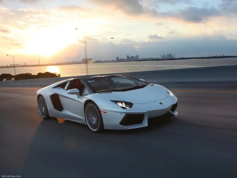 Lamborghini Aventador LP700-4 Roadster - 1