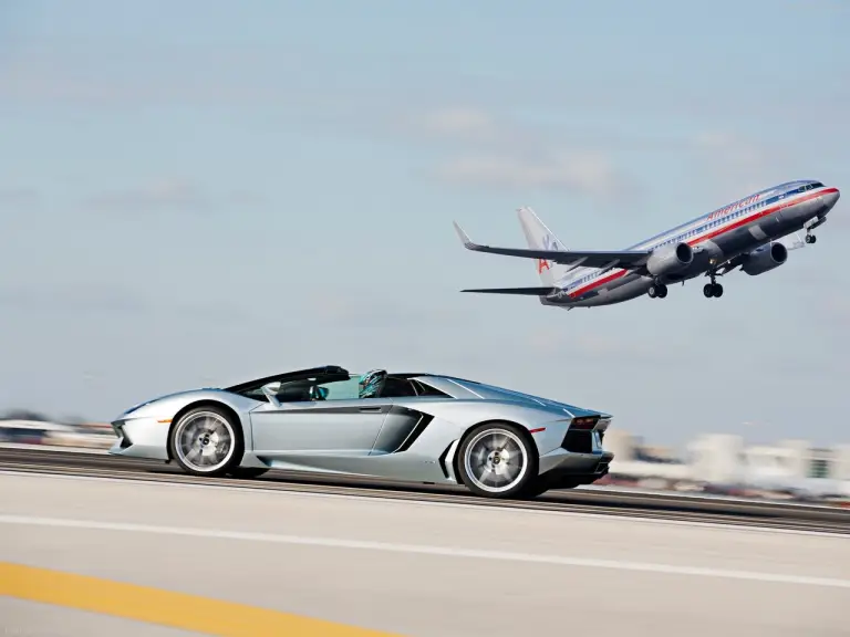 Lamborghini Aventador LP700-4 Roadster - 10