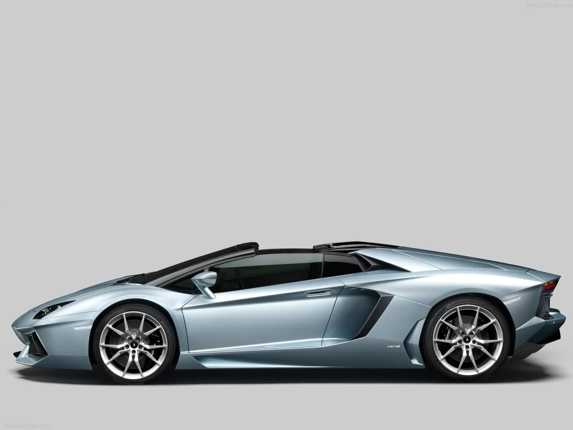 Lamborghini Aventador LP700-4 Roadster - 12