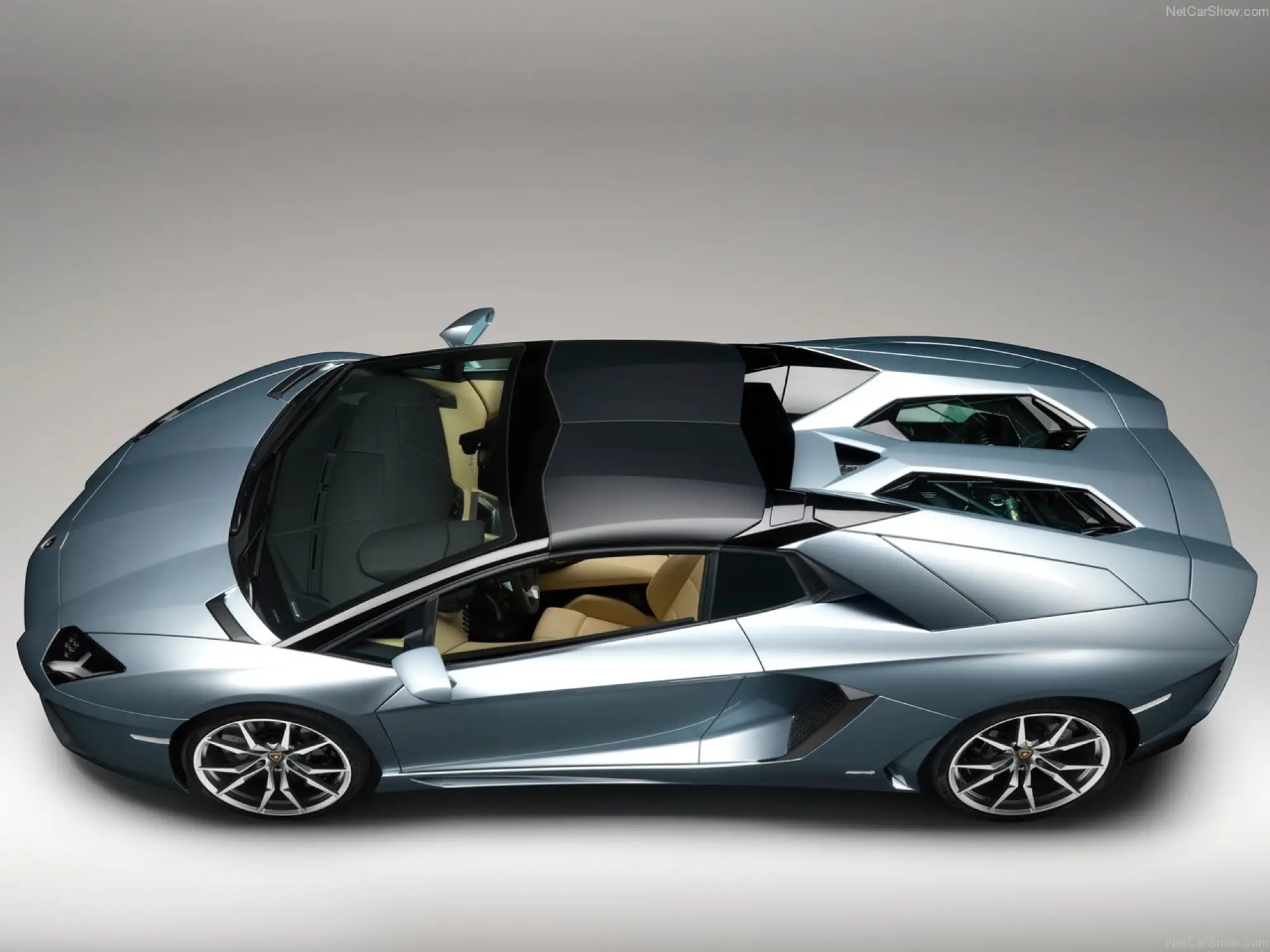 Lamborghini Aventador LP700-4 Roadster - 13