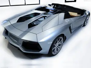 Lamborghini Aventador LP700-4 Roadster