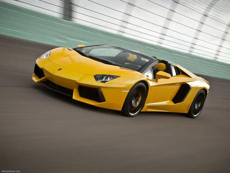 Lamborghini Aventador LP700-4 Roadster - 21