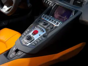 Lamborghini Aventador LP700-4 Roadster
