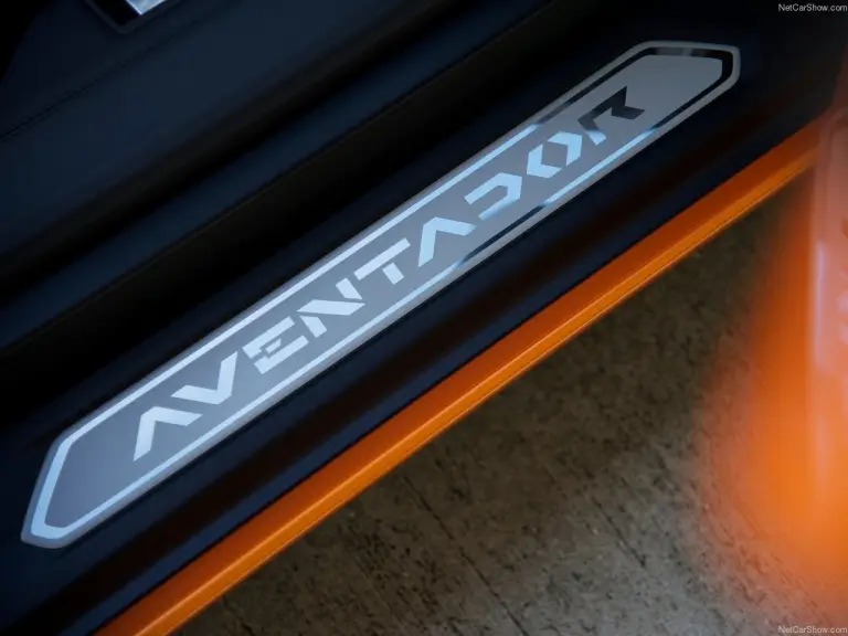 Lamborghini Aventador LP700-4 Roadster - 26