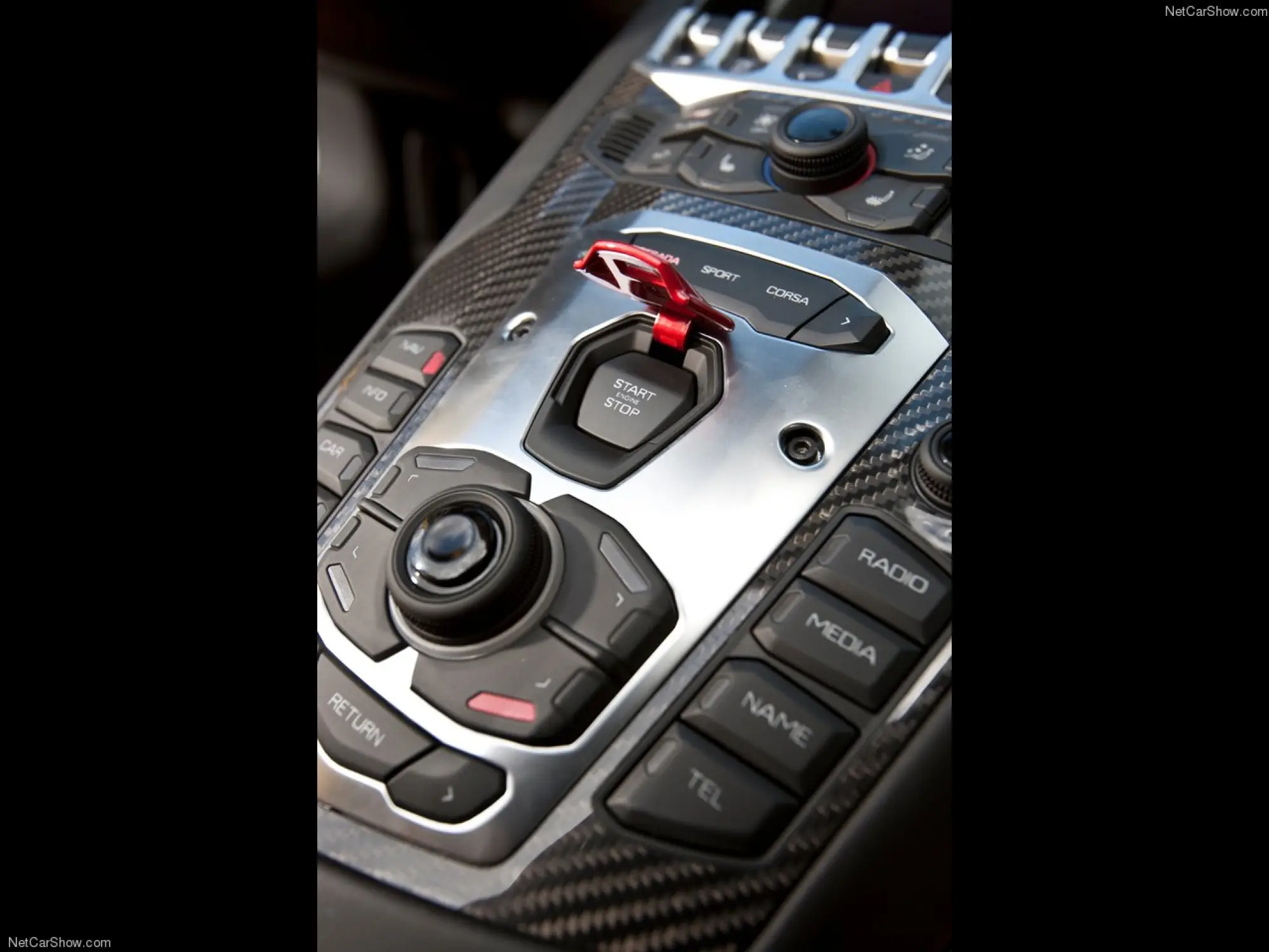 Lamborghini Aventador LP700-4 Roadster - 29