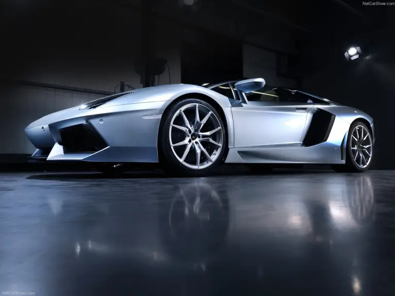 Lamborghini Aventador LP700-4 Roadster - 39
