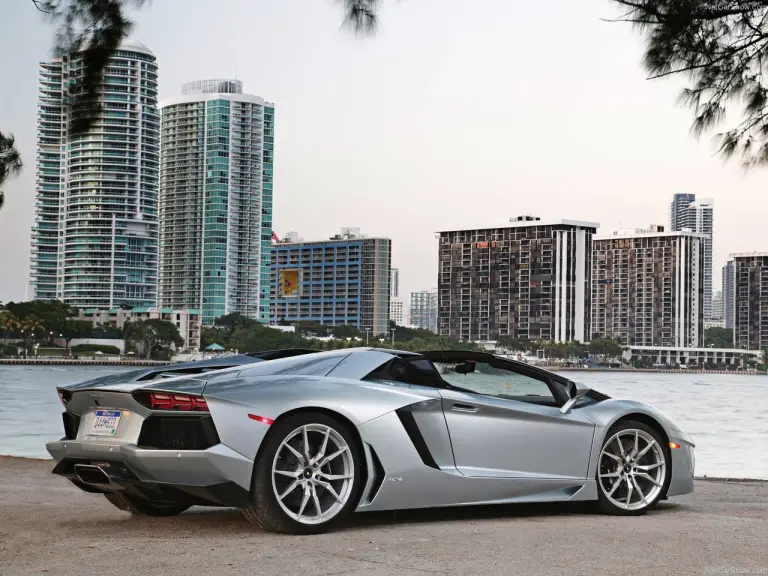 Lamborghini Aventador LP700-4 Roadster - 48