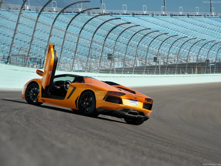 Lamborghini Aventador LP700-4 Roadster - 53