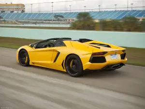 Lamborghini Aventador LP700-4 Roadster