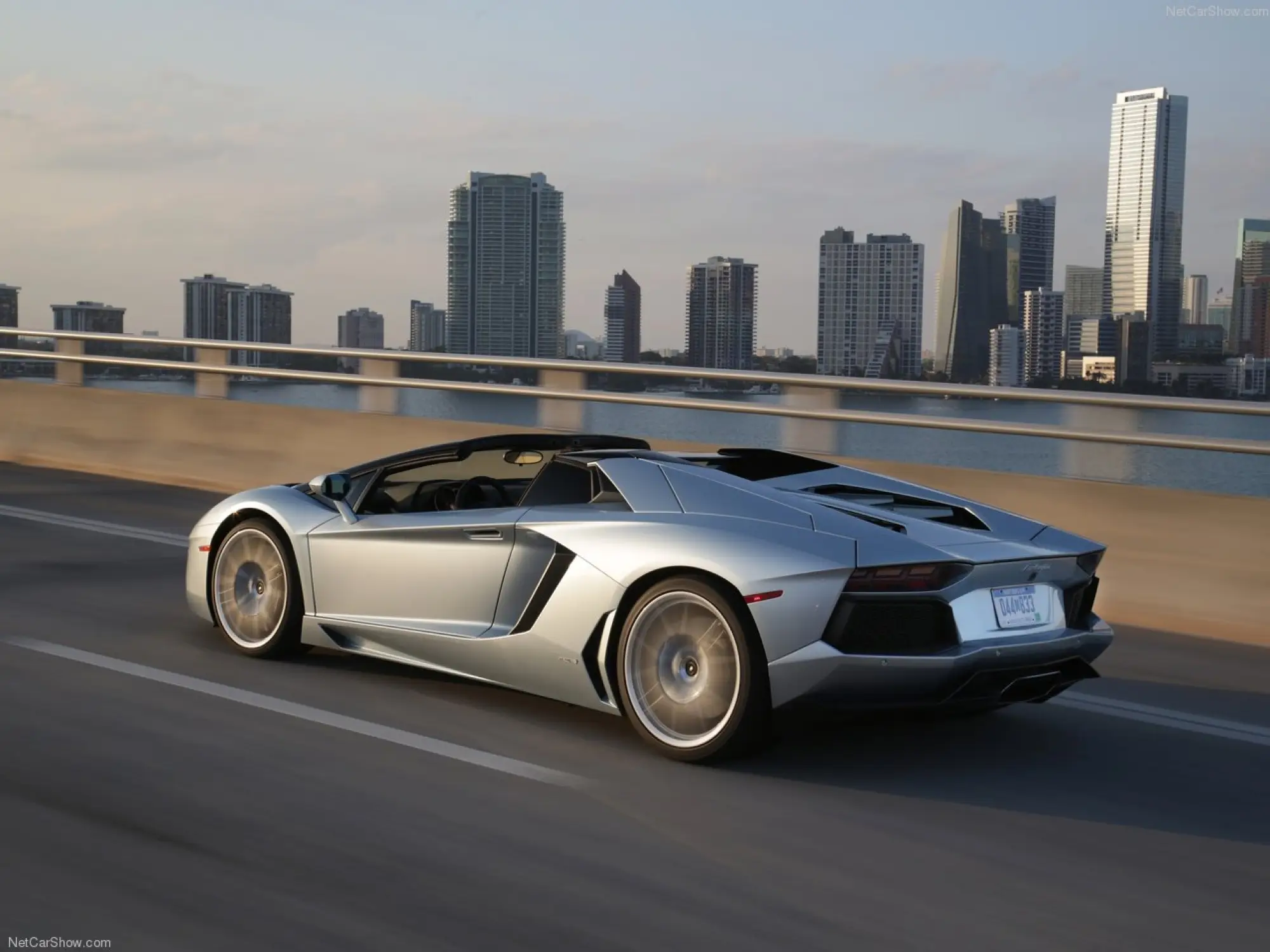Lamborghini Aventador LP700-4 Roadster - 56