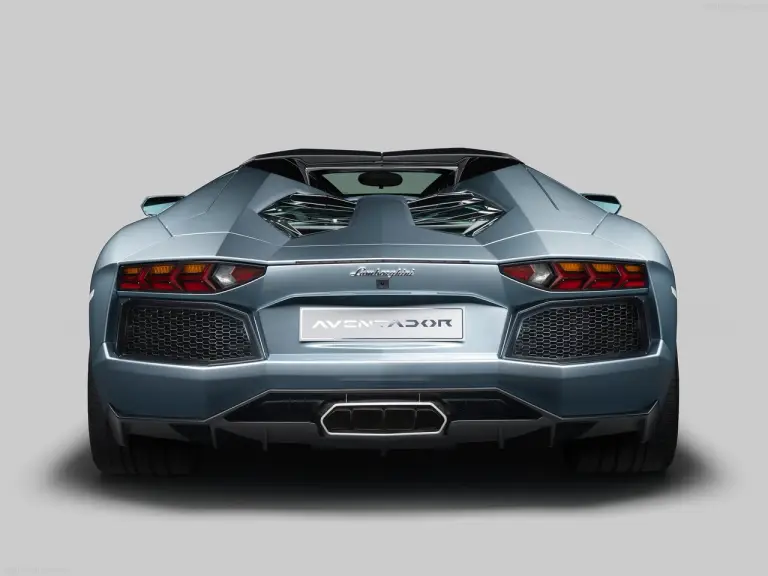 Lamborghini Aventador LP700-4 Roadster - 60