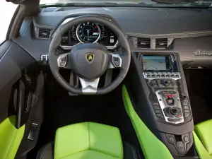 Lamborghini Aventador LP700-4 Roadster