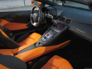 Lamborghini Aventador LP700-4 Roadster