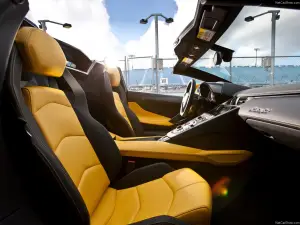 Lamborghini Aventador LP700-4 Roadster