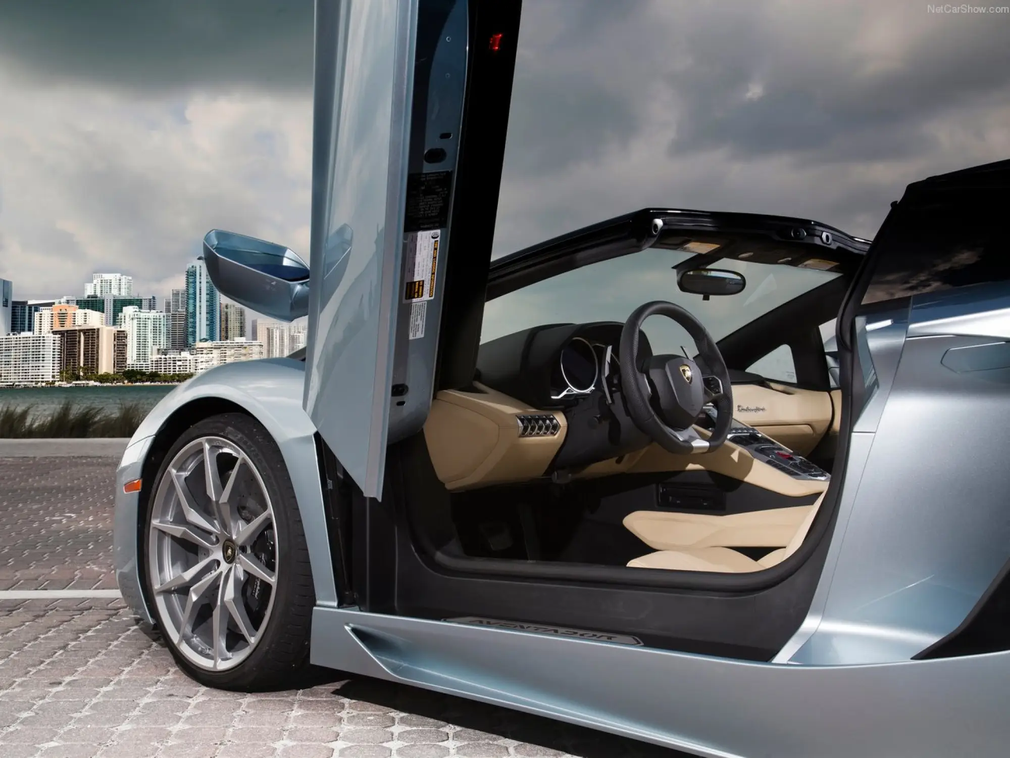 Lamborghini Aventador LP700-4 Roadster - 66