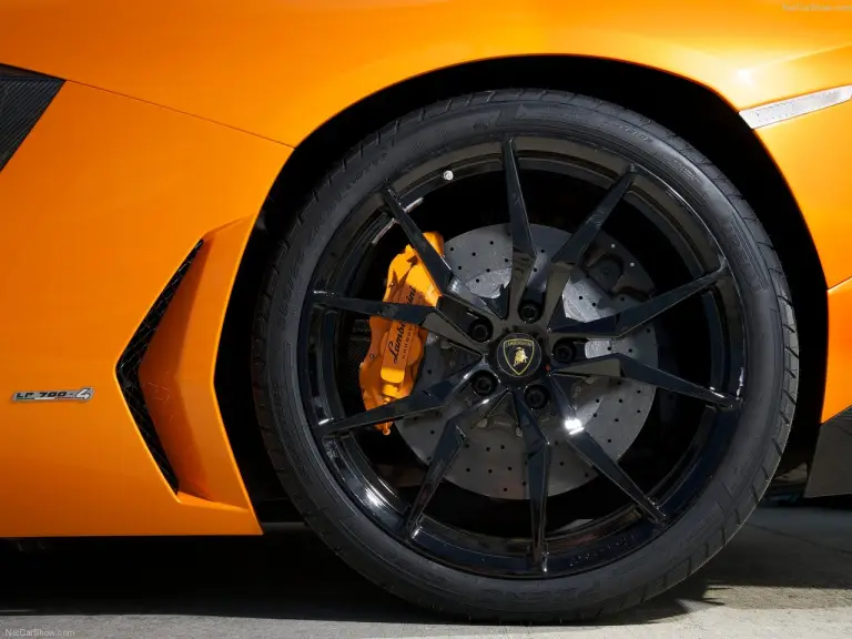 Lamborghini Aventador LP700-4 Roadster - 72