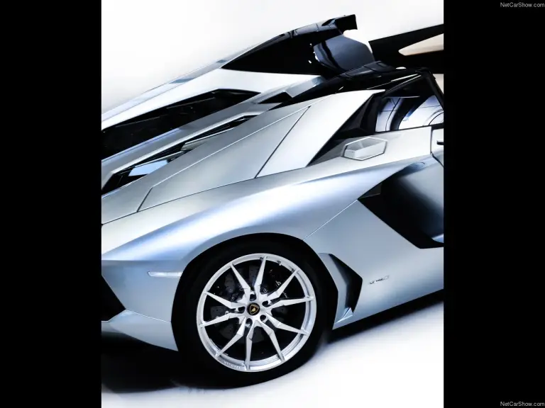 Lamborghini Aventador LP700-4 Roadster - 76