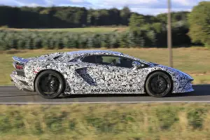 Lamborghini Aventador restyling foto spia 17 ottobre 2016