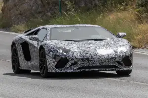 Lamborghini Aventador restyling foto spia 19 luglio 2016