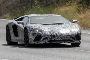 Lamborghini Aventador restyling foto spia 19 luglio 2016 - 2