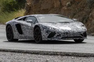 Lamborghini Aventador restyling foto spia 19 luglio 2016 - 3