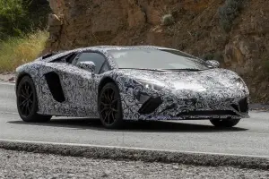 Lamborghini Aventador restyling foto spia 19 luglio 2016