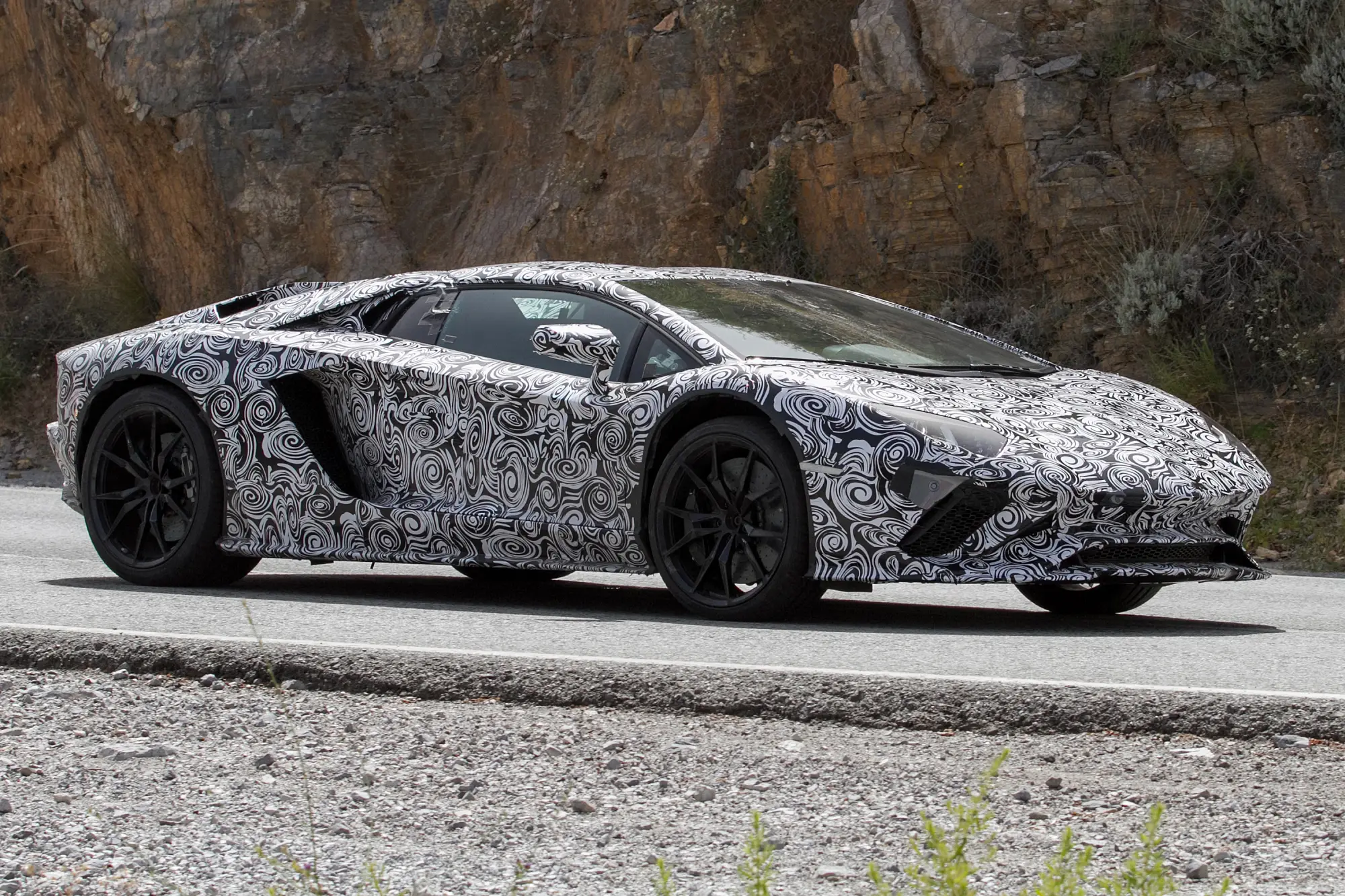 Lamborghini Aventador restyling foto spia 19 luglio 2016 - 5