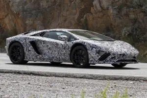 Lamborghini Aventador restyling foto spia 19 luglio 2016 - 5