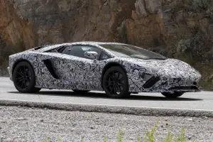 Lamborghini Aventador restyling foto spia 19 luglio 2016