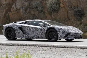 Lamborghini Aventador restyling foto spia 19 luglio 2016