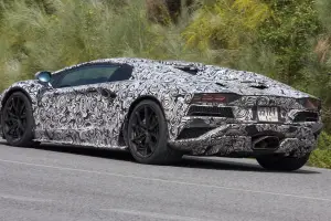 Lamborghini Aventador restyling foto spia 19 luglio 2016