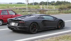 Lamborghini Aventador Roadster foto spia - 6