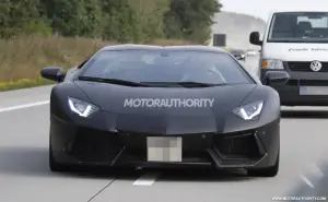 Lamborghini Aventador Roadster foto spia - 9
