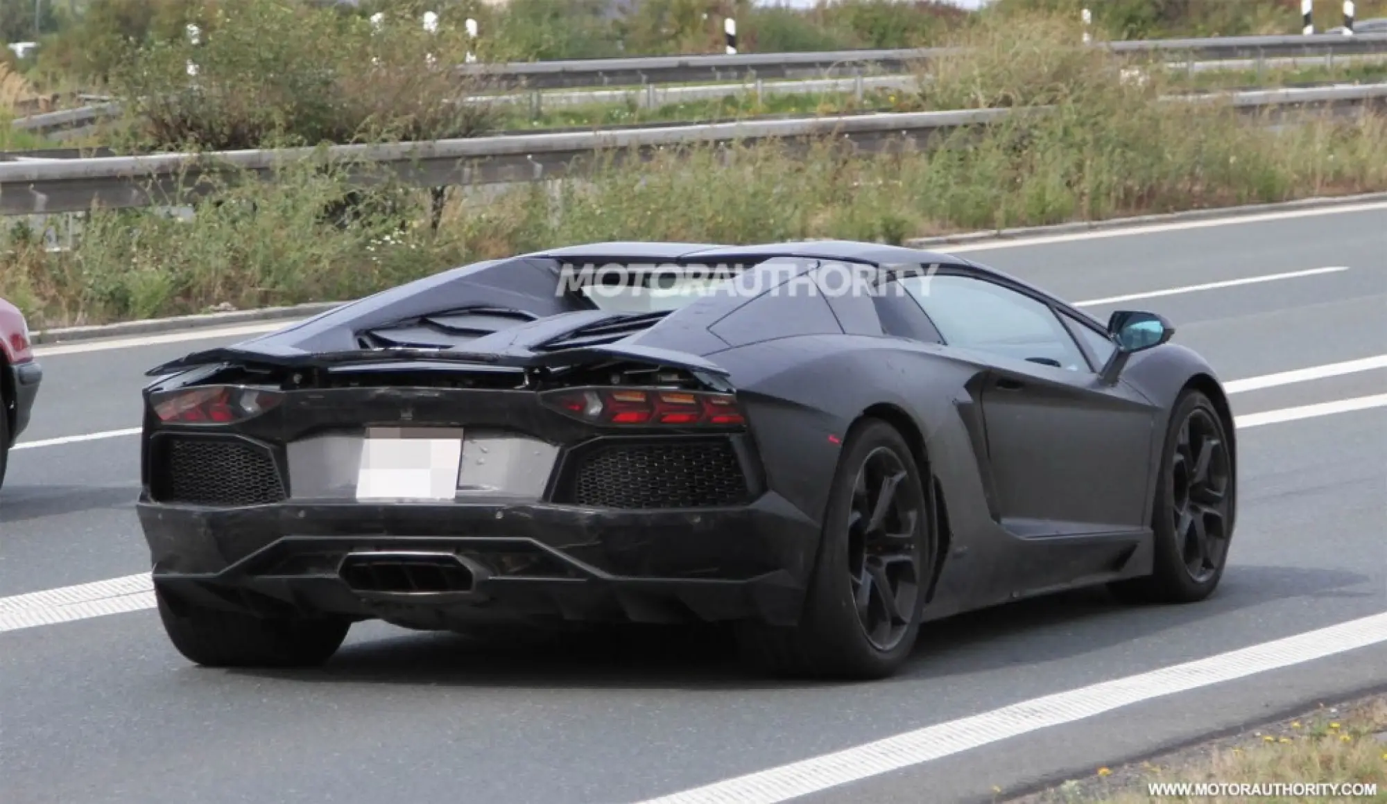 Lamborghini Aventador Roadster foto spia - 13
