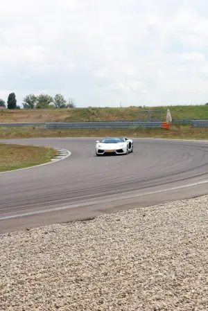 Lamborghini Aventador Roadster - Prova su strada e in pista 2014