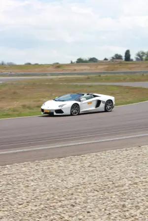 Lamborghini Aventador Roadster - Prova su strada e in pista 2014