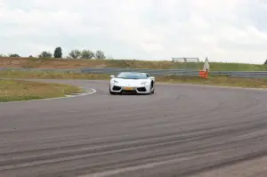 Lamborghini Aventador Roadster - Prova su strada e in pista 2014