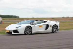 Lamborghini Aventador Roadster - Prova su strada e in pista 2014