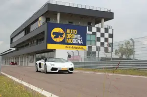 Lamborghini Aventador Roadster - Prova su strada e in pista 2014 - 128