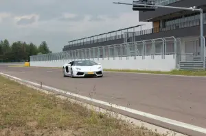 Lamborghini Aventador Roadster - Prova su strada e in pista 2014