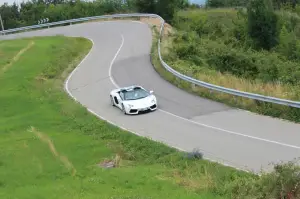 Lamborghini Aventador Roadster - Prova su strada e in pista 2014