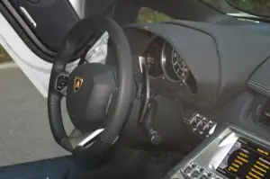 Lamborghini Aventador Roadster - Prova su strada e in pista 2014