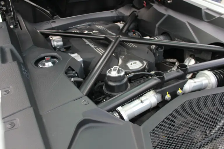 Lamborghini Aventador Roadster - Prova su strada e in pista 2014 - 1