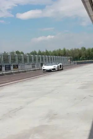 Lamborghini Aventador Roadster - Prova su strada e in pista 2014 - 55